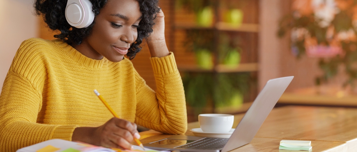 Hoe kan ik het beste online leren: 5 tips voor motivatie en focus