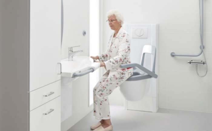 Dit draaibaar toilet van Bano zorgt voor een revolutie in de zorg