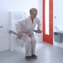 Wie gebruiken een in hoogte verstelbaar toilet?