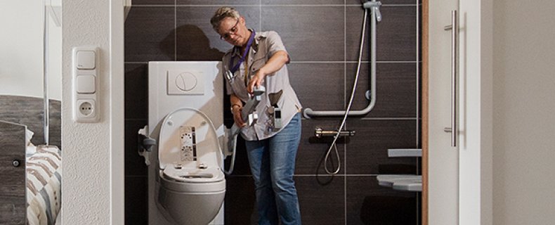 Badkamer aanpassen? Deze badkamer hulpmiddelen zijn het resultaat van 5 jaar research