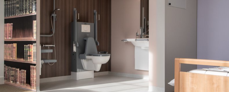 Deze aangepaste badkamer is gemaakt om te ont zorgen