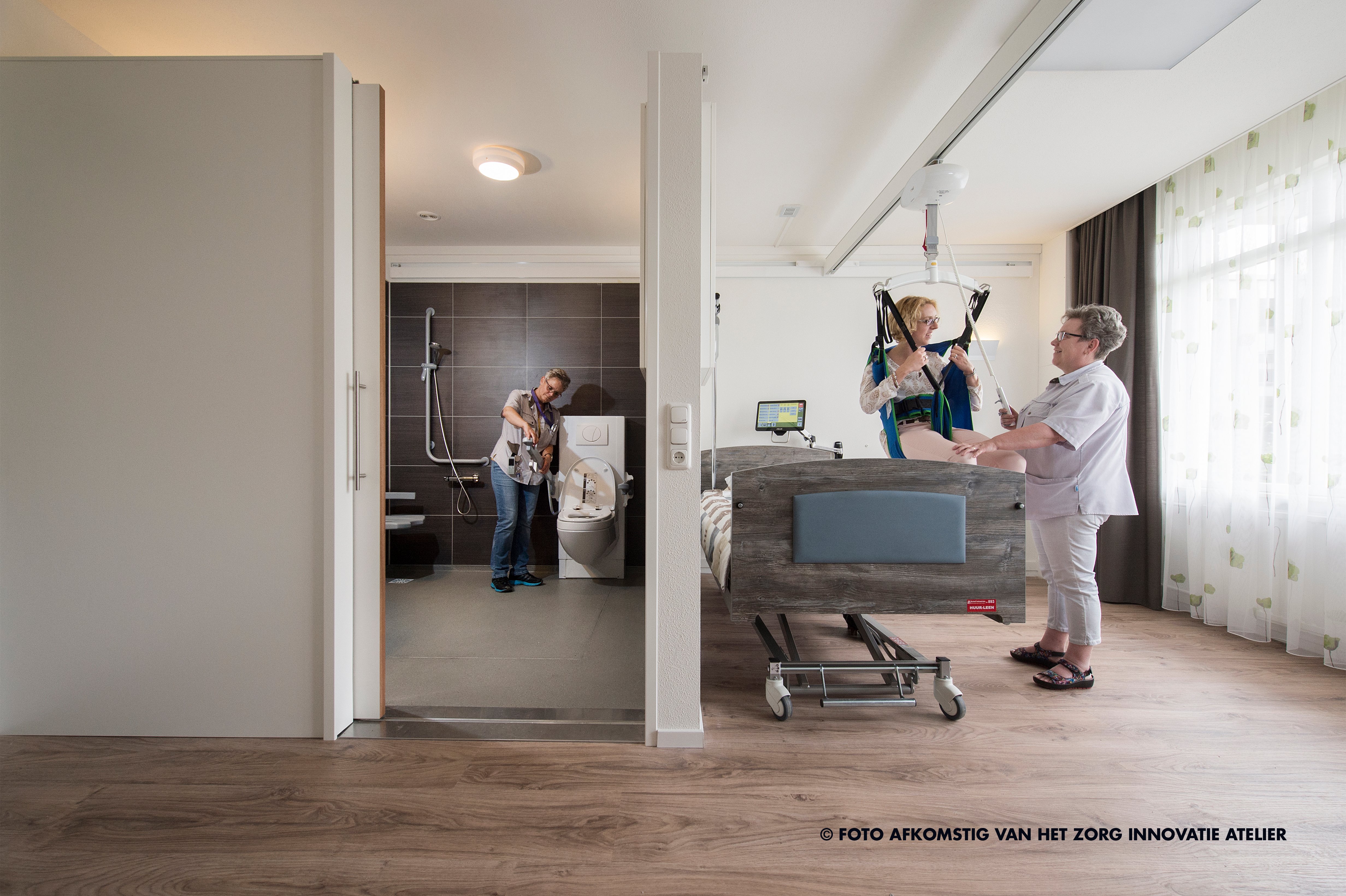 Veilig en comfortabel douchen in een aangepaste badkamer