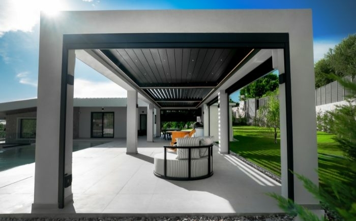 ontdek-de-voordelen-van-een-pergola-met-lamellendak-zsm-zonwering-in-gorinchem