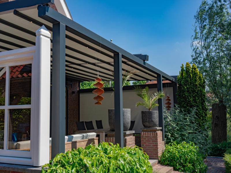 Pergola | Een plek waar we idere dag van genieten | ZSM Zonwering Een plek waar we iedere dag van genieten is een pergola van ZSM Zonwering