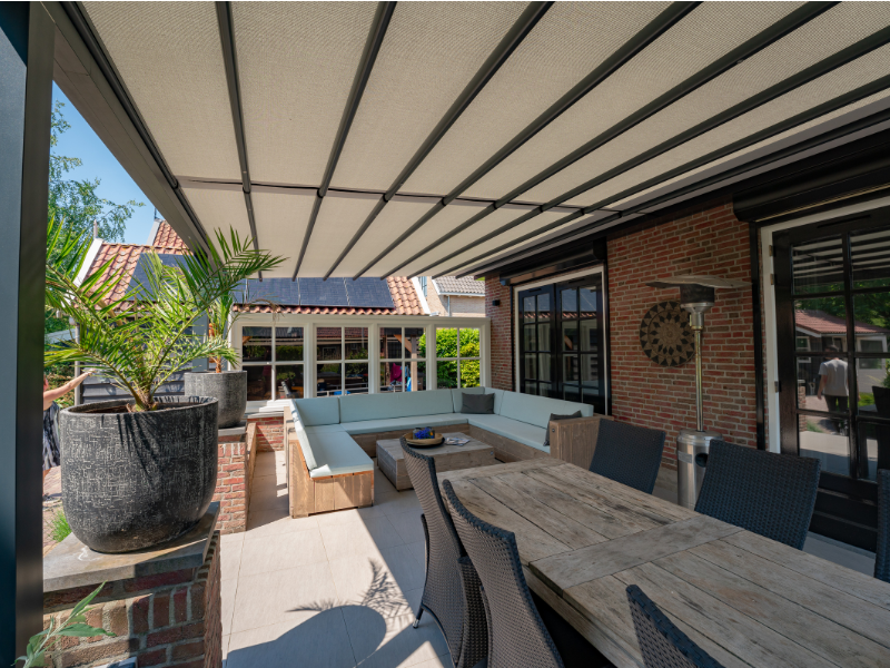 Pergola | Een plek waar we iedere dag van genieten | ZSM Zonwering Een plek waar we iedere dag van genieten is een pergola van ZSM Zonwering