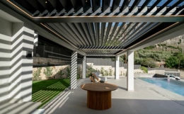 Pergola met lamellendak van ZSM Zonwering in Gorinchem, met natuurlijke ventilatie voor een comfortabele buitenruimte