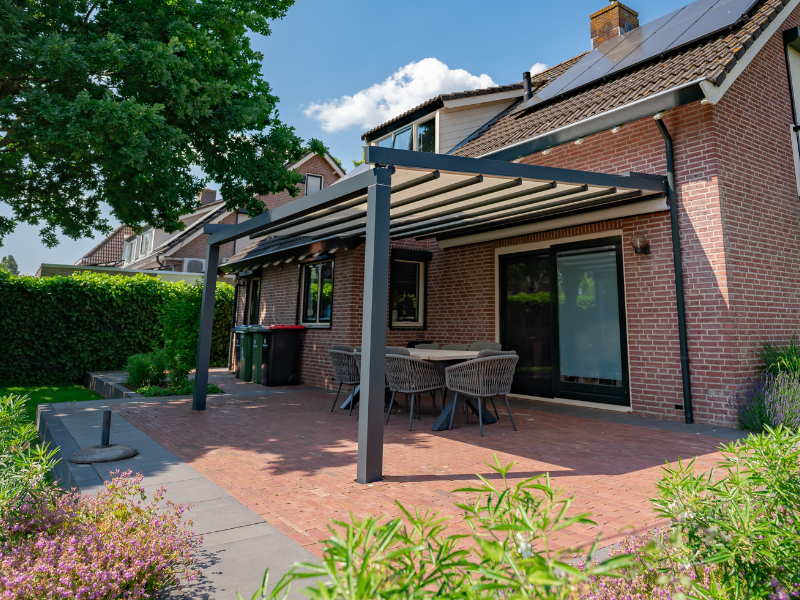 Pergola | Nog meer genieten van het buitenleven | ZSM Zonwering Nog meer genieten van het buitenleven met een pergola van ZSM Zonwering