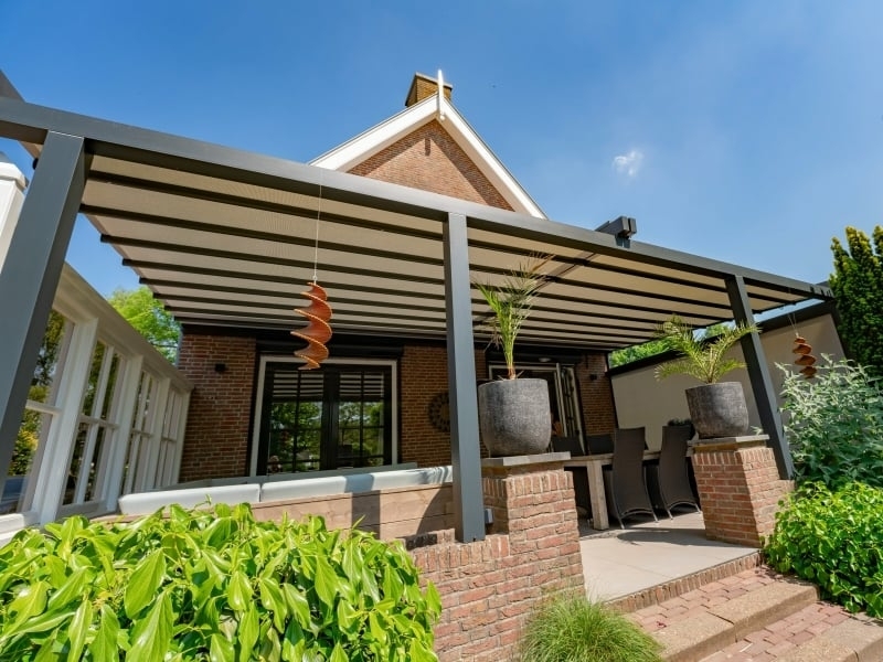 Pergola | Een plek waar we iedere van te genieten | ZSM Zonwering Een plek waar we iedere dag van genieten is een pergola van ZSM Zonwering
