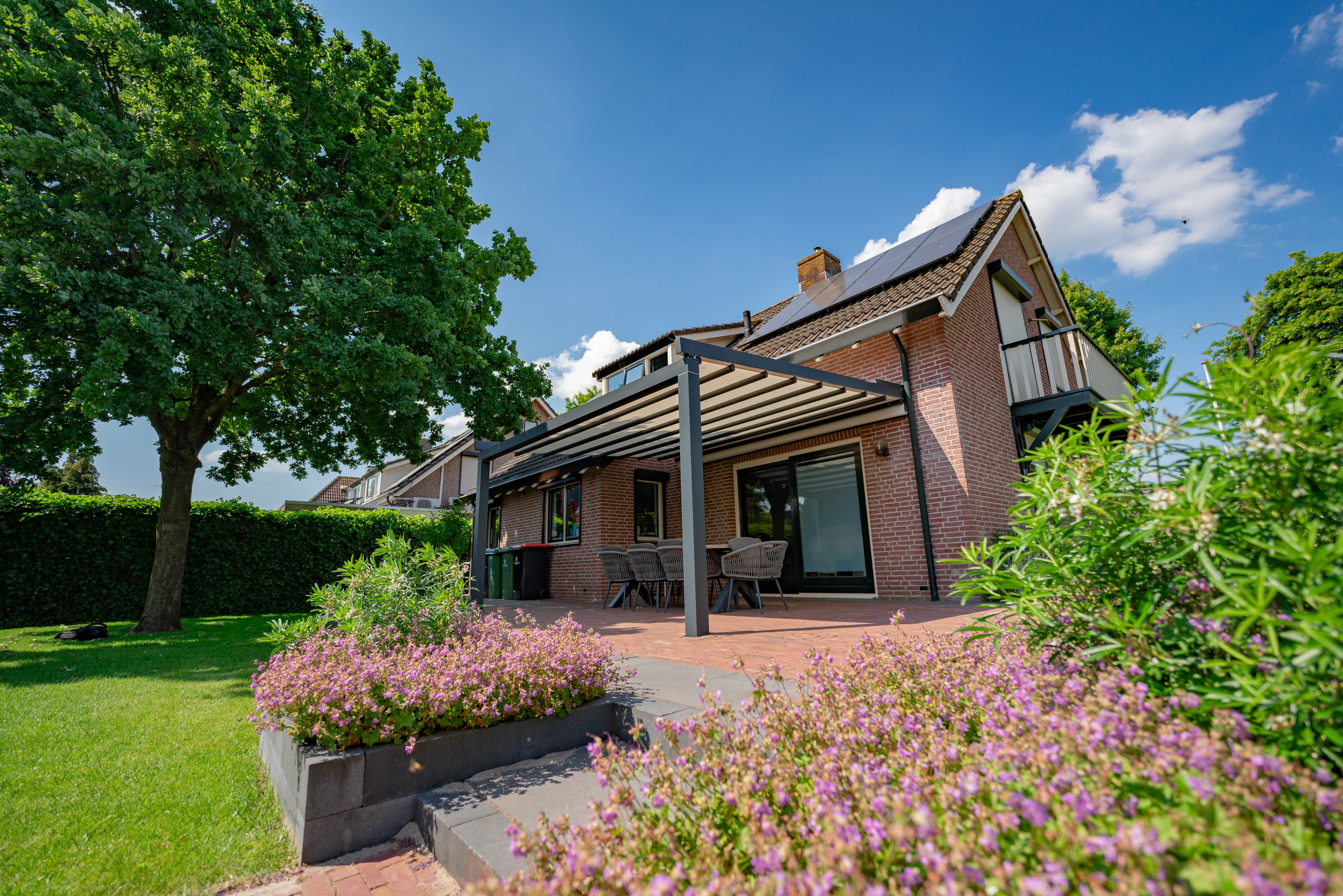 Pergola | Nog meer genieten van het buitenleen | ZSM Zonwering Nog meer genieten van het buitenleven met een pergola van ZSM Zonwering