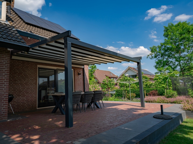 Pergola | Nog meer genieten van het buitenleven | ZSM Zonwering Nog meer genieten van het buitenleven met een pergola van ZSM Zonwering