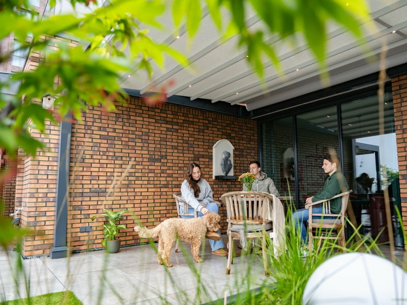 Pergola | Samen genieten van het buitenleven | ZSM Zonwering Samen genieten van het buitenleven met een pergola van ZSM Zonwering