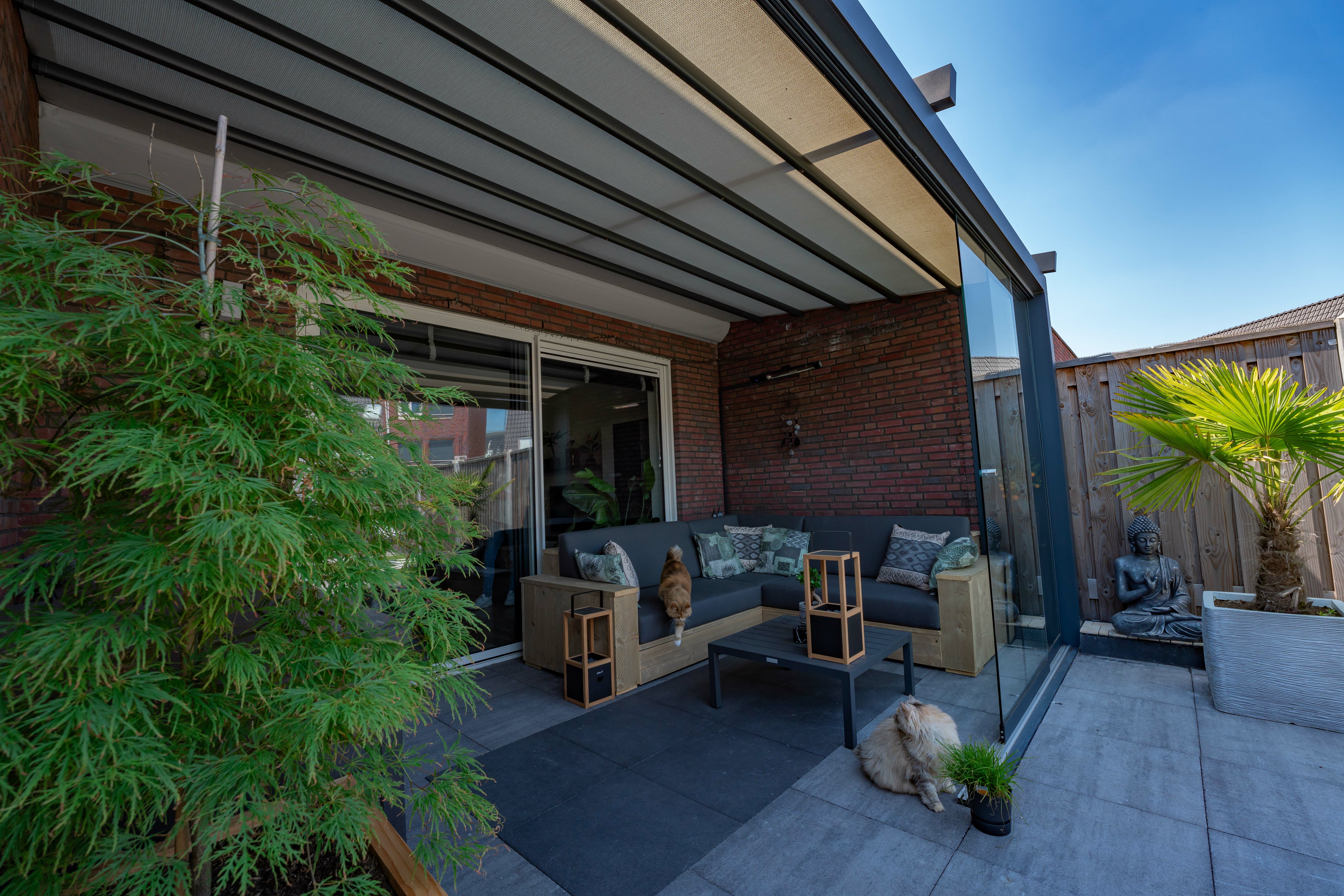 Pergola | Van zonnig terras naar favoriete buitenplek | ZSM Zonwering Van zonnig terras naar favoriete buitenplek met een pergola van ZSM Zonwering