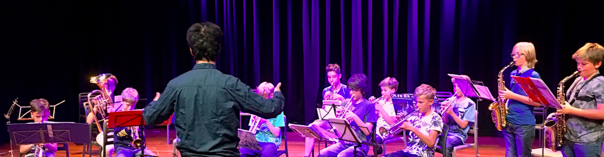 orkest voor trompet-saxofoon-klarinet-tuba orkest voor trompet-saxofoon-klarinet-tuba