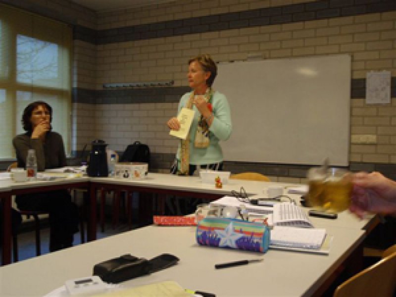 Jennifer Stark geeft les bij de Opleiding tot Buteyko Therapeut Jennifer Stark geeft les bij de Opleiding tot Buteyko Therapeut