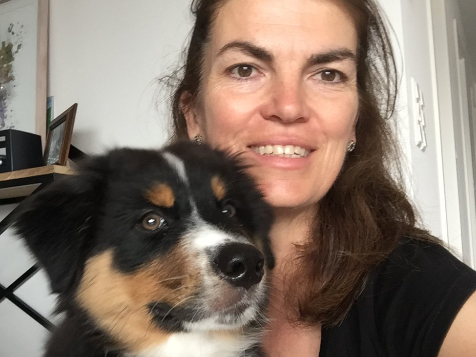 Selfie van Mandy met puppy Floris (12 weken oud)