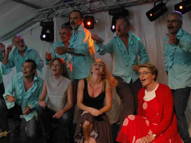 Bedrijfsuitje: samen met collega's een muziekvoorstelling maken Bedrijfsuitje: samen met collega's een muziekvoorstelling maken