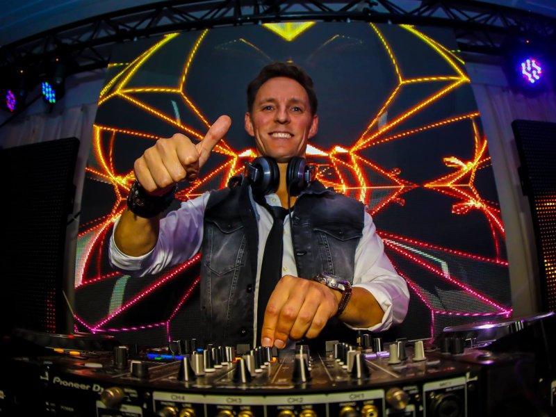 Wil jij ook leren draaien als een echte professionele DJ? Wil jij ook leren draaien als een echte professionele DJ?