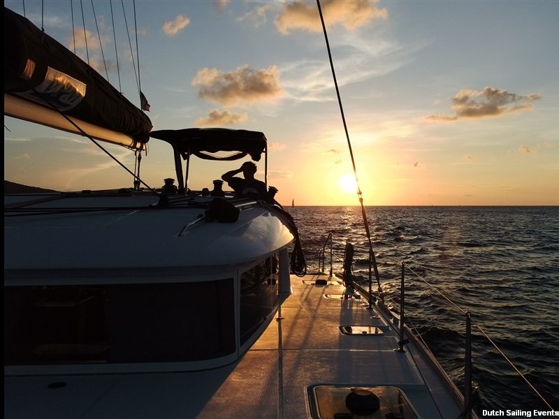 Zeilen met zonsopkomst zeilen zonsopkomst