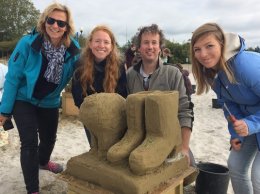 Lekker spelen met zand Zandsculpturen met speciaal sculpzand.