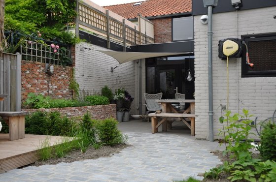 Unieke bloembak met een ouderwetse look Unieke bloembak met een ouderwetse look