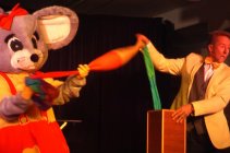 kindergoochelaar paul en mimmie kindergoochelaar paul en mimmie die toveren met doeken