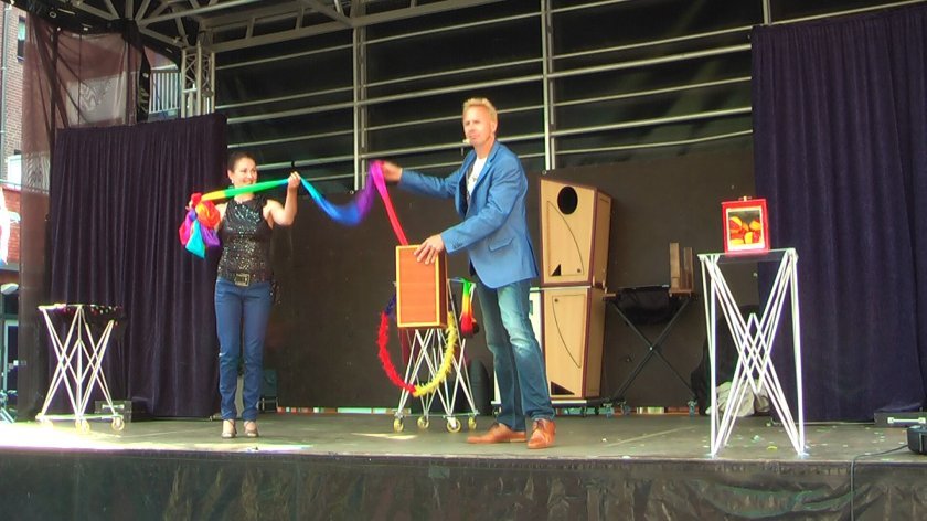 Goochelact met Paul en Mimmie de Muis Tijdens de goochelact gaat Mimmie Paul ineens verkleden