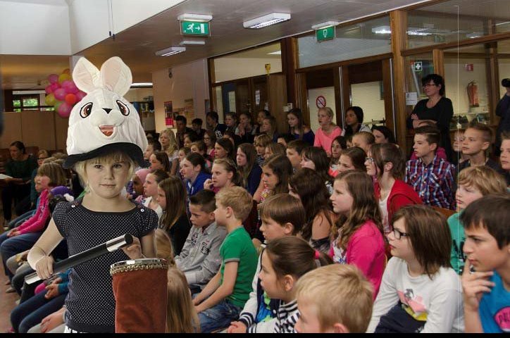 Goochelact met Paul en Mimmie de Muis Tijdens de goochelact gaat Mimmie Paul ineens verkleden