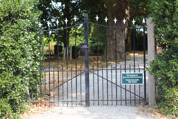 Grafstenen algemene begraafplaats Kattendijke Goedkope grafsteen Kattendijke algemene begraafplaats laten plaatsen, goedkoop, budget, voordelig