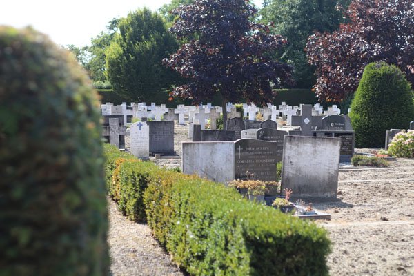 Grafstenen Rooms-Katholieke begraafplaats Lewedorp Goedkope grafsteen Rooms-Katholieke begraafplaats Lewedorp laten plaatsen, goedkoop, budget, voordelig