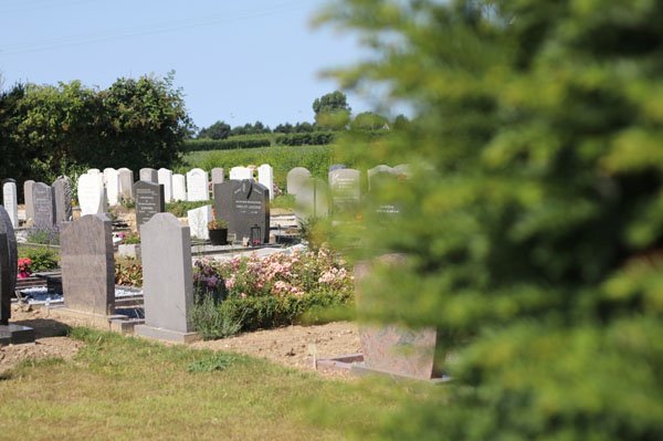 Goedkope grafsteen Nieuwdorp algemene begraafplaats laten plaatsen, goedkoop, budget, voordelig
