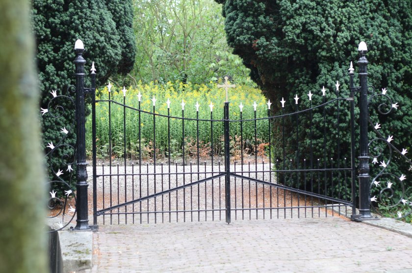 Grafstenen Rooms-Katholieke Begraafplaats Tholen Goedkope grafsteen Tholen Rooms-Katholieke Begraafplaats laten plaatsen, goedkoop, budget, voordelig