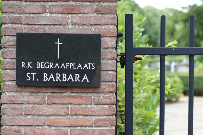Goedkope grafsteen Rooms-Katholieke begraafplaats in Zierikzee laten plaatsen, goedkoop, budget, voordelig