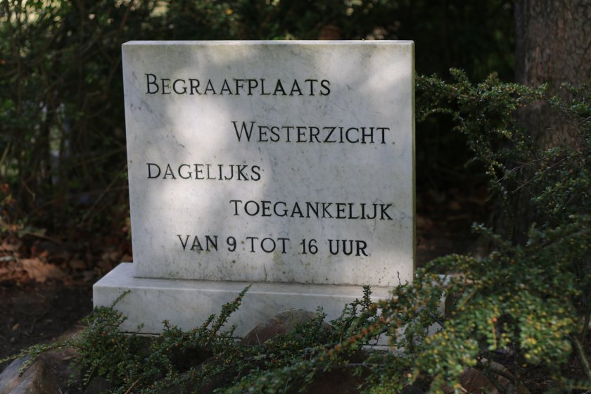 Goedkope grafsteen begraafplaats Westerzicht Axel laten plaatsen, goedkoop, budget, voordelig