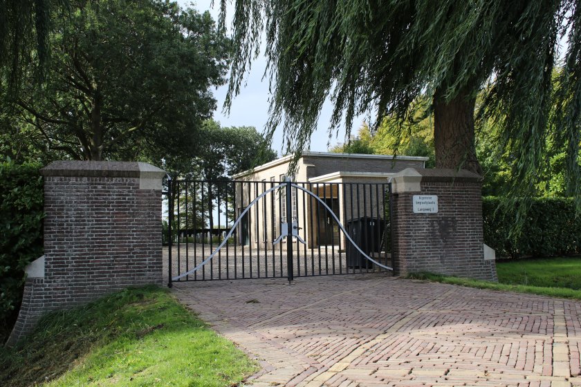 Grafstenen algemene begraafplaats in Oude-Tonge Grafstenen, goedkoop, budget, algemeen graf, algemene begraafplaats in Oude-Tonge