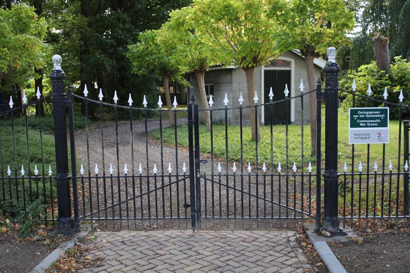 Grafstenen Joodse begraafplaats in Middelharnis Grafstenen, goedkoop, budget, algemeen graf, Joodse begraafplaats in Middelharnis