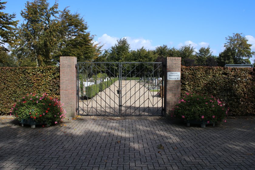 Grafstenen algemene begraafplaats in Ooltgensplaat Grafstenen, goedkoop, budget, algemeen graf, algemene begraafplaats in Ooltgensplaat