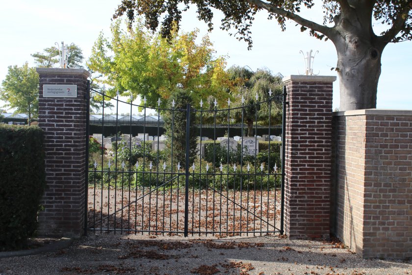 Grafstenen algemene begraafplaats Heinenoord Grafstenen, goedkoop, budget, algemeen graf, algemene begraafplaats Heinenoord