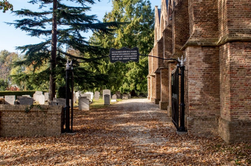 Grafstenen, goedkoop, budget, algemeen graf, algemene begraafplaats in Abbenbroek