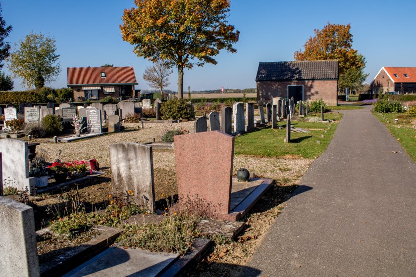 Grafstenen, goedkoop, budget, algemeen graf, algemene begraafplaats in Zwartewaal