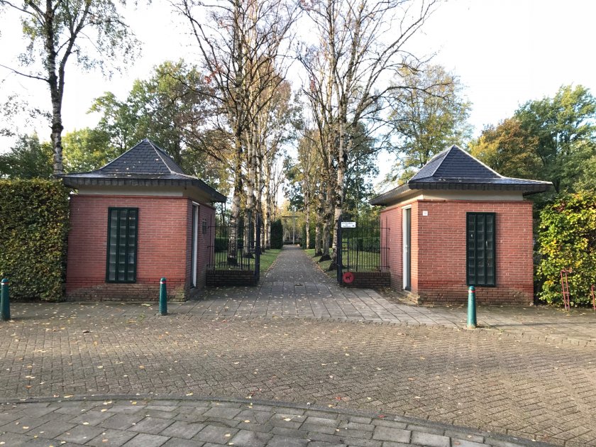 Grafstenen algemene begraafplaats in Ettenleur Grafstenen, goedkoop, budget, algemeen graf, algemene begraafplaats in Ettenleur