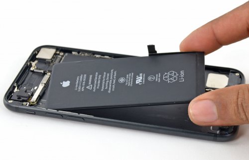 Verslaafde Afstoten vergroting iPhone 6 batterij vervangen € 49,- bij GSM Eindhoven direct klaar.