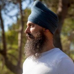 Kundalini Yoga coach en leraar Guru Gian Kundalini Yoga coach en leraar Guru Gian helpt naar meer bewustzijn en actie door middel van coaching.