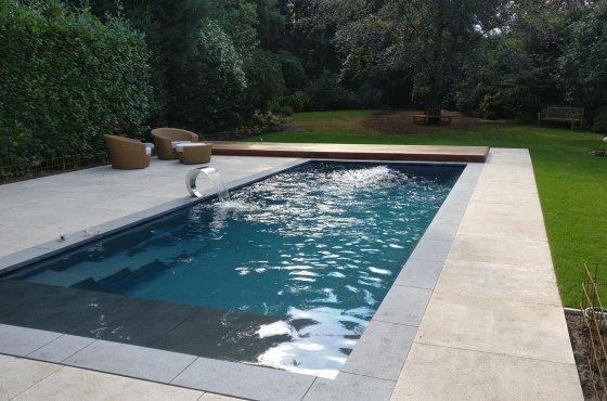 installeren zwembad in tuin