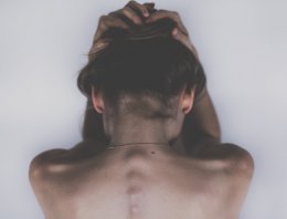 Een hypnotherapeut is geen arts. hypnotherapeut tegen pijn