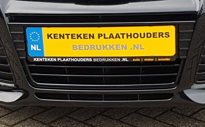 Gericht naar de toekomst. Toekomst gericht met onze kentekenplaathouder