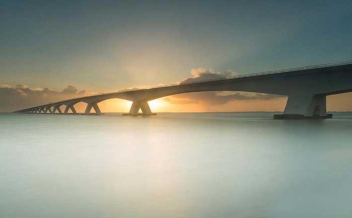 Zeelandbrug zonsopkomst lange sluitertijd grijsfilters Zeelandbrug zonsopkomst lange sluitertijd grijsfilters