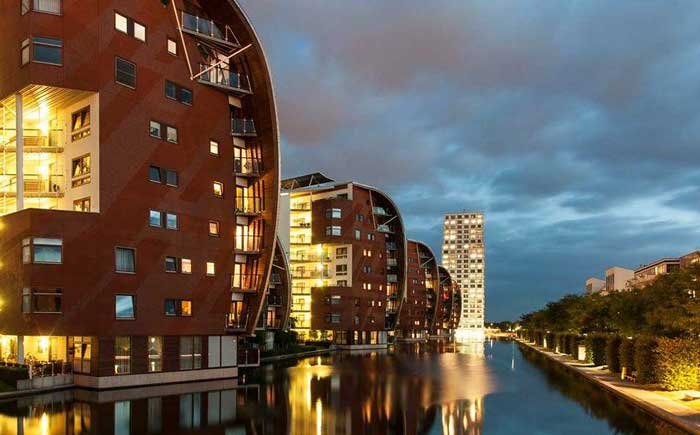 Moderne architectuur fotograferen avondlicht Paleiskwartier