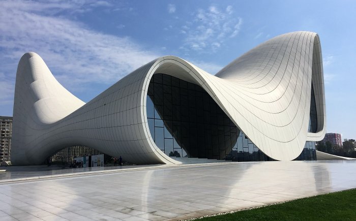 Heydar Aliyev Cultural Center Bakoe met gezin Heydar Aliyev Cultural Center Bakoe met gezin