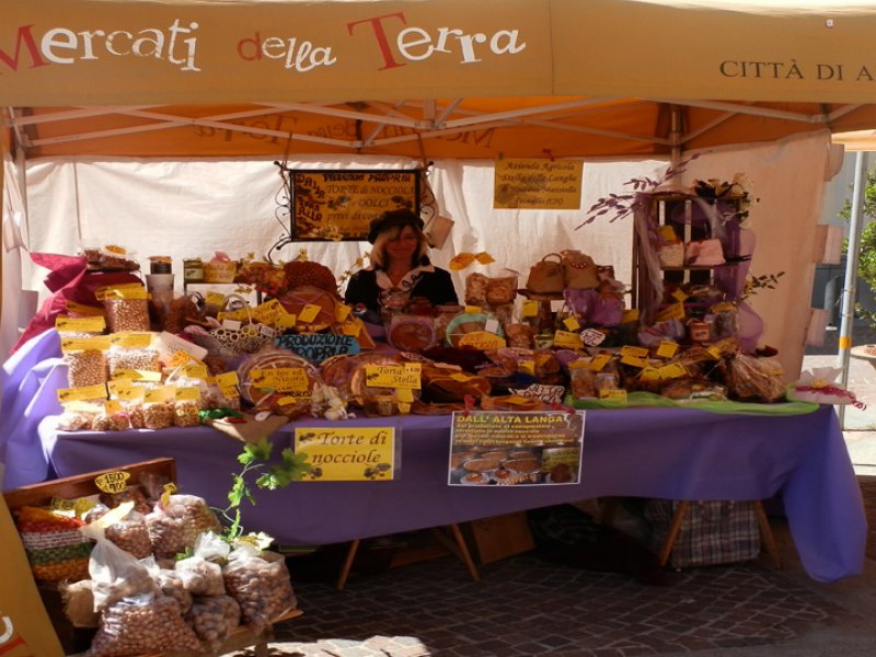 Markt in een dorpje (regio Piemonte)