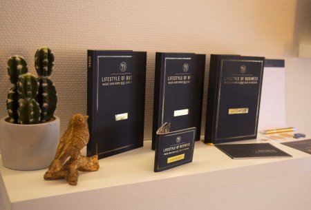 Action Planner Lifestyle of Business Action planner liggend op tafel